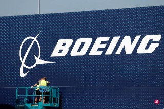 美国联邦航空管理局（FAA）指波音公司在2023年9月至2024年2月期间有安全违规行为，拟对波音处以总额约310万美元（约398万新元）的罚款。https://zb.sg/hDvf