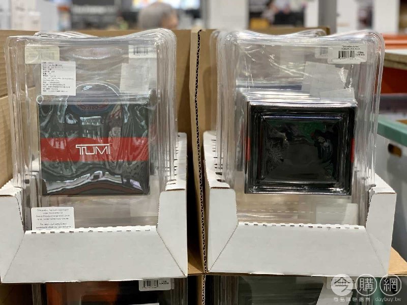 Costco新商品，TUMI 男士雙折皮夾 ，五格卡片夾層，兩層鈔票夾層，一格透明照片夾層，經典簡約造型