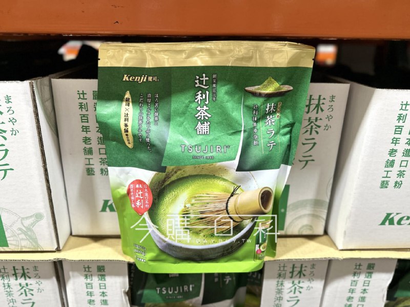 【Costco推薦好物】健司 辻利抹茶奶茶沖泡飲🍵📌 價格 $399元 / 每組 30包獨立包裝嚴選日本京都辻利茶舗百年工藝抹茶粉，濃郁茶香與滑順奶香完美融合，尾韻回甘、淡淡甜味，一喝就愛上!!✨隨手包設計，辦公室、出遊都方便攜帶🧊冷熱皆宜，夏天加冰塊秒變冰抹茶拿鐵，冬天熱熱喝暖心又療癒🍨創意吃法，加在甜品、冰品上，抹茶控必試！不管是緊湊的工作天，還是放鬆的午後時光，辻利抹茶奶茶都能為你帶來片刻療癒！#抹茶控必備 #質感生活 #隨身沖泡 #Costco推薦【Costco推薦好物】健司 辻利抹茶奶茶沖泡飲🍵📌 價格 $399元 / 每組 30包獨立包裝嚴選日本京都辻利茶舗百年工藝抹茶粉，濃郁茶香與滑順奶香完美融合，尾韻回甘、淡淡甜味，一喝就愛上!!✨隨手包設計，辦公室、出遊都方便攜帶🧊冷熱皆宜，夏天加冰塊秒變冰抹茶拿鐵，冬天熱熱喝暖心又療癒🍨創意吃法，加在甜品、冰品上，抹茶控必試！不管是緊湊的工作天，還是放鬆的午後時光，辻利抹茶奶茶都能為你帶來片刻療癒！#抹茶控必備 #質感生活 #隨身沖泡 #Costco推薦