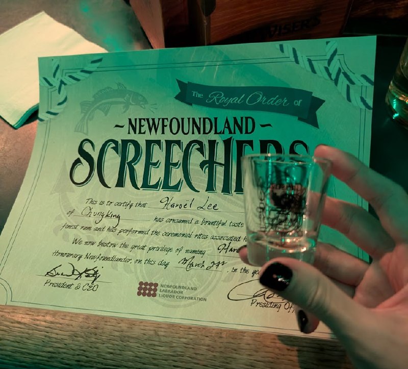 引申一下，說到 Screech 這款本地特產酒，很多本地酒吧都會用它來做一個叫做 Screech-in 的獨特儀式，基本上算是一種遊客體驗項目