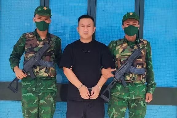 木牌大事件：中国通缉男子准备从木牌口岸前往柬埔寨 出境检查时被当场拦下 8月29配图