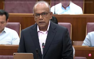 尚穆根说，工人党处理大选期间涉种族宗教的身份政治事件时，反应迟缓表态含糊，未立即明确拒绝外国势力对候选人的操控与支持。 https://zb.sg/gZvx