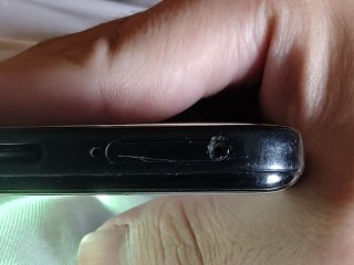 #出售 #电子产品 #锤子 联系 欲买桂花同载酒，终不似，少年游  价格 260包邮坚果r2 8+128 目前已知问题 屏幕花+后盖碎+插卡无反应，可以连接WiFi，这个是usb3.0的，我拿来用tnt go玩的