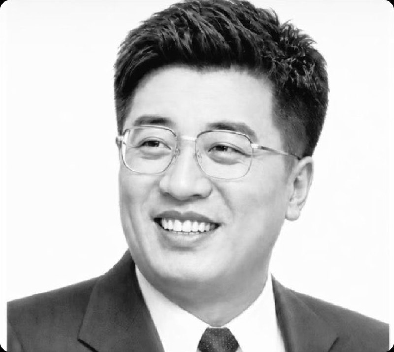 冷知识：张雪峰老师成功让雪糕的概念变回雪糕了——以前，你搜索雪糕，大概率蹦出来的是白丝臭脚；现在，张老师走后，你搜雪糕会出来真的雪糕