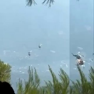 🇬🇷️ - שני מסוקים התנגשו ביוון תוך כדי לחימה בשרפת יער, לפי שירותי הכיבוי המקומיים. כוחות ההצלה מחפשים אחר…