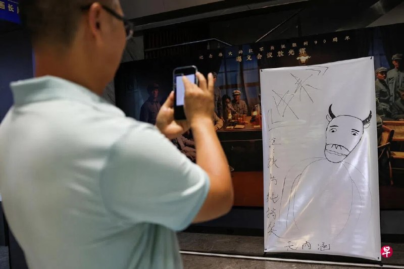 中国动画电影《牛来》因粗糙画面和荒诞剧情意外爆火后，中国传播学者发表1万4000字论文指出，这场走红并不是内容品质的胜利，而是“情绪共振—算法共谋—关系赋权”共同作用的结果。《牛来》既成为公众投射情绪的“容器”，也像一台观察社会心态的“民意雷达”。