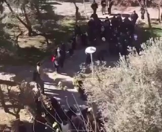 12月30日，因本币贬值引发的抗议活动在伊朗各地蔓延，规模不断扩大。抗议活动正在伊朗各地蔓延，伊斯法罕理工大学，示威者要求推翻伊斯兰共和国，并呼吁恢复巴列维王朝。在伊朗各地的大学里，学生们高喊着“这是最后的决战，巴列维王朝必将卷土重来”。