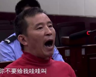 吉隆坡大事件：# 我持柬埔寨商务签 护照上满满的白色贴纸签证 有两页 上个月从吉隆配图
