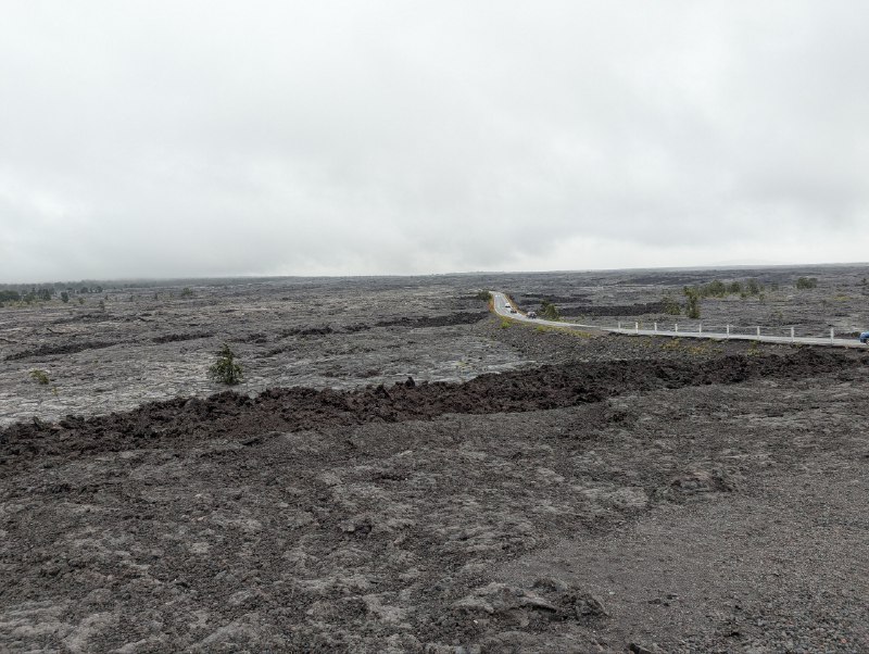 火山這兩天天氣不好，蹲了兩晚，所幸火山女神 Pele 送了一份離別禮，literally 在我即將離開的最後十分鐘裡看見了紅光