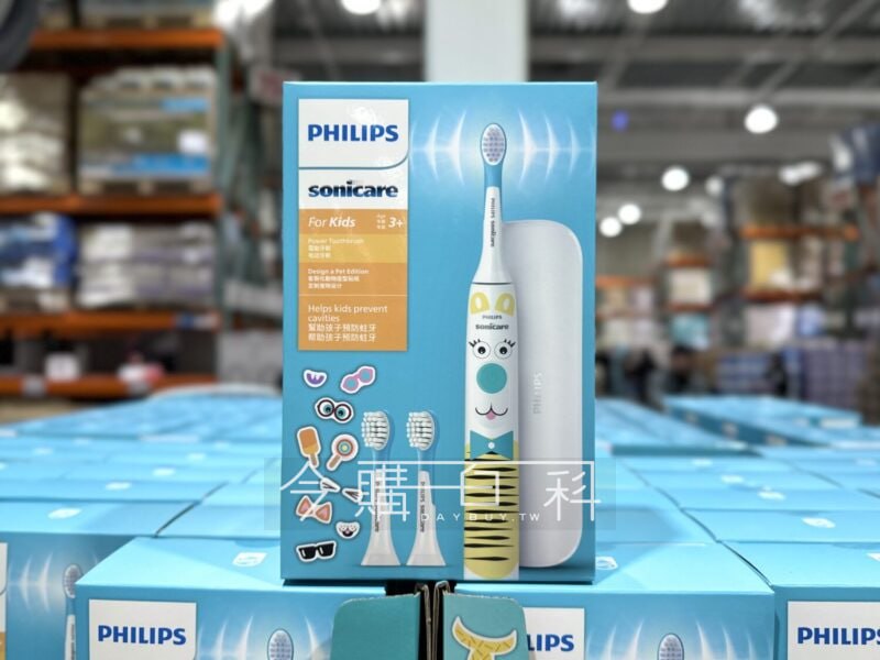 【Costco黑色購物節限時優惠】5️⃣飛利浦Sonicare 黑五限時優惠，成人、兒童款同步下殺，年度最強檔期💥飛利浦 Sonicare 充電式智能電動護齦牙刷 2入 HX3792原價 $8499元，現折 $1720元飛利浦 Sonicare 兒童充電式音波電動牙刷組 HX3603/03原價 $1989元，現折 $410元 📅 優惠期間：11/24(一) - 11/30(日)成人款 HX3792 — 好市多高階護齦電動牙刷！！與專業牙醫共同開發「GUM PRO護齦模式」，音波流體潔力搭配G3護齦刷頭，更適合牙齦敏感的族群