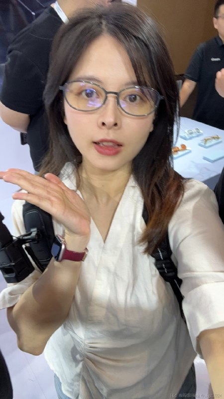 一起逛过WAIC才算一起受过难的革命友谊，这真是太苦了……@aigc1024一起逛过WAIC才算一起受过难的革命友谊，这真是太苦了……@aigc1024
