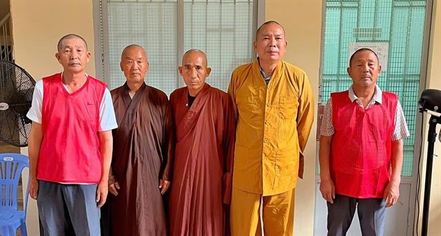 胡志明大事件：5名中国假和尚在越南胡志明被抓 越南胡志明市滨城坊警方近日根据网传线配图