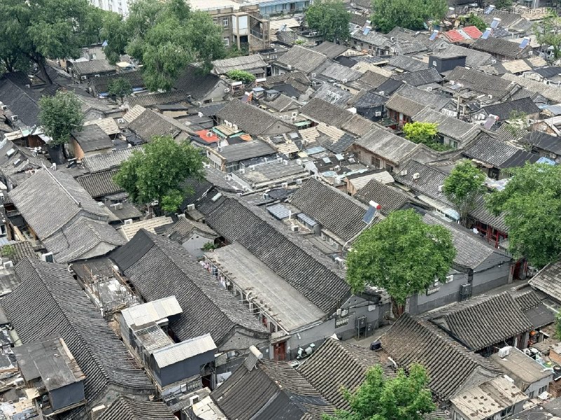 跟着老黄当一回北京游客第一次去南锣鼓巷第一次去潘家园各种纪念品文玩都比网上便宜北京人不坑游客啊@aigc1024跟着老黄当一回北京游客第一次去南锣鼓巷第一次去潘家园各种纪念品文玩都比网上便宜北京人不坑游客啊@aigc1024
