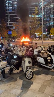 北京长安油车 汽车突然自燃，司机及时下车👀精品资源 🔎全网搜索