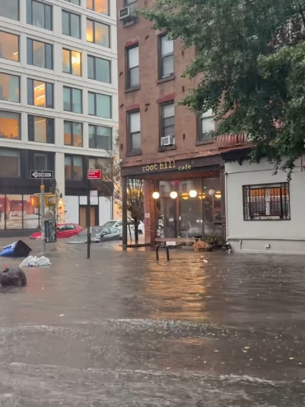 Heavy flooding caused by extreme rainfall in Toda City, Saitama, Japan 🇯🇵 (22.08.2026)