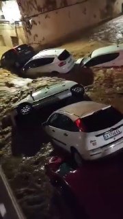 Several vehicles were trapped in floodwaters triggered by heavy rainfall in Oliva, La Safor, Valencia, Spain 🇪🇸