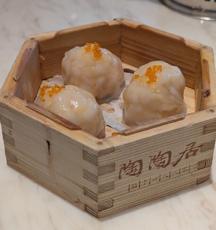 #增肥篇這趟突然回來，就是某天很想吃乳鴿和冬瓜盅，晚香坡當然有，但不想在 van 吃，於是直接約上老廣以遊客模式回廣東開整