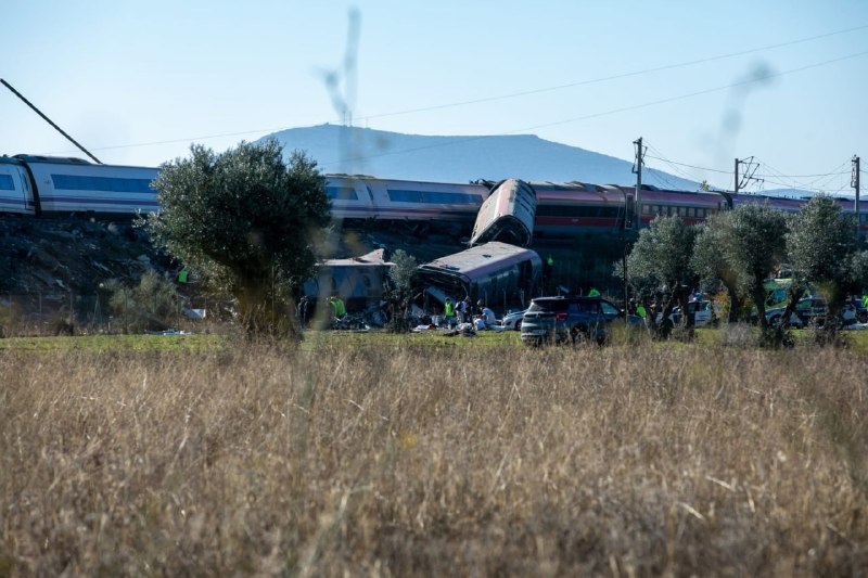 לפחות 46 הרוגים כששתי רכבות מהירות מתנגשות בספרד שתי רכבות נוסעים מהירות התנגשו במחוז טולדו בספרד, הורידו ק…