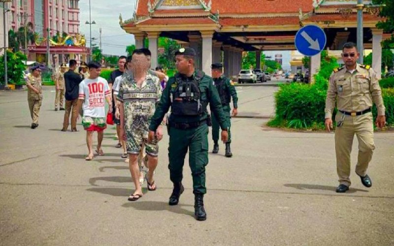 东南亚华人大事件：8月17日 柬埔寨移民总局依法将15名越南人驱逐出境 其中5人为女性配图