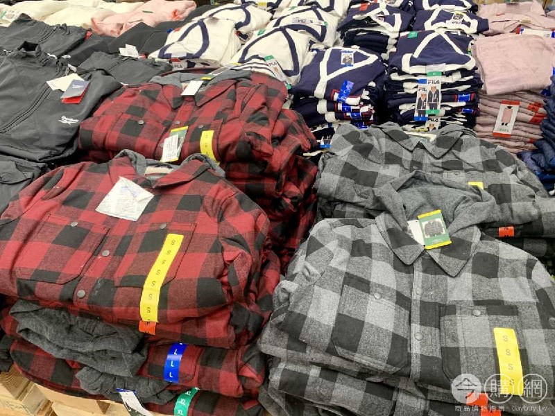 10/21 Costco新商品，格紋羊毛外套，價格滿便宜的，有兩種款式，尺寸S~XL都有