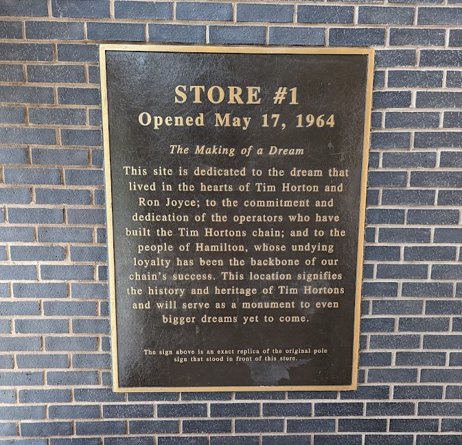 加拿大城市能找到的人文景點 be like：第一家 Tim Hortons加拿大城市能找到的人文景點 be like：第一家 Tim Hortons