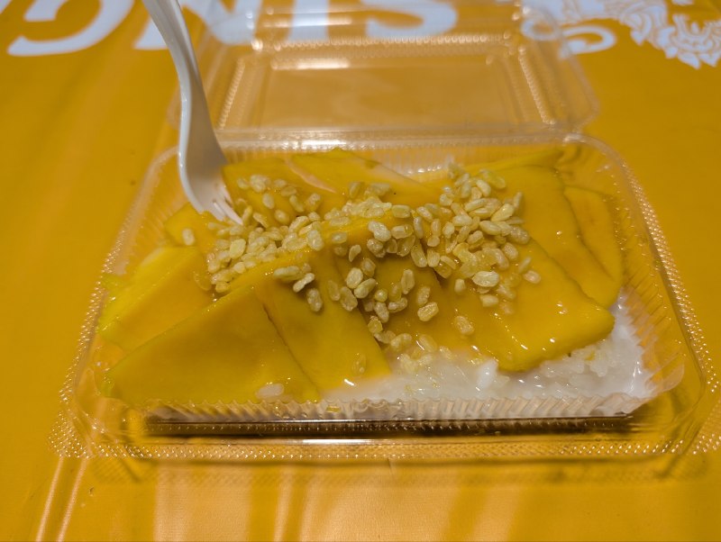 都不好意思發 #增肥篇 了，在曼谷這種物美價廉的地方千萬不要吃飽沒事去米芝蓮......本來這間 Jay Fai 離酒店很近，步行可達，就去看看