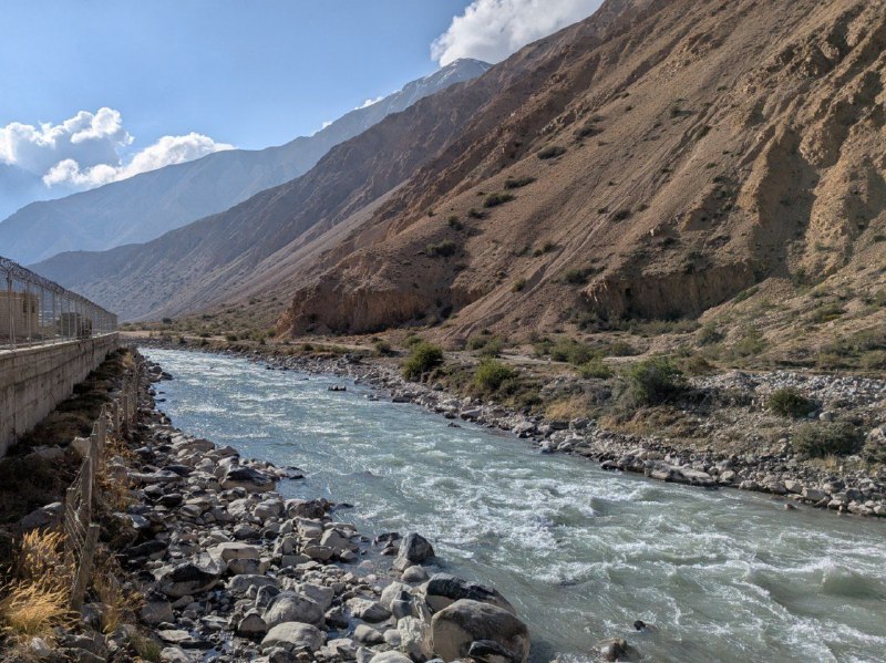 普蘭縣城本不在行程中，體驗卻還挺特別的