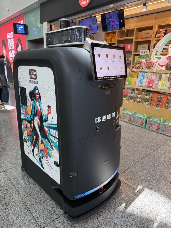 下一步该不会卷机器人端着杯子给用户往嘴里送了吧？@aigc1024
