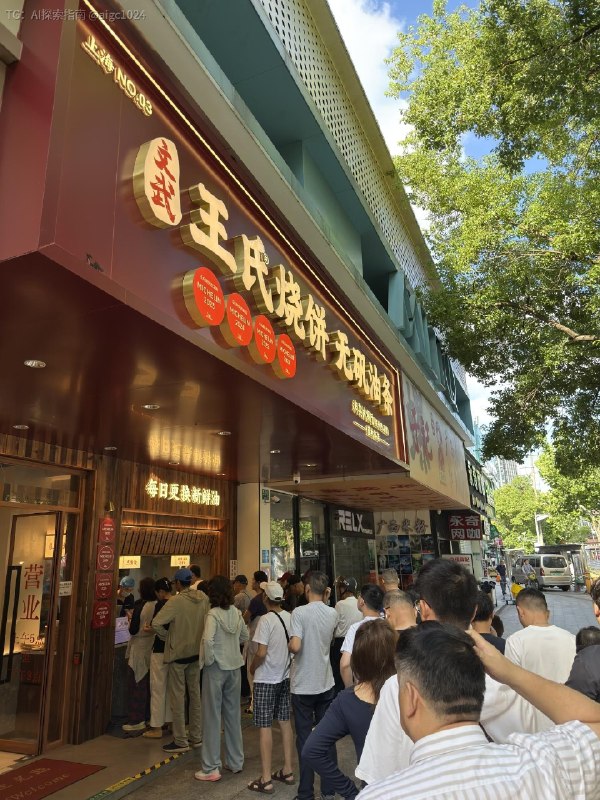 到底是多好吃的杭州早餐值得上海人排队半小时呢？排队的人们都在议论着@aigc1024到底是多好吃的杭州早餐值得上海人排队半小时呢？排队的人们都在议论着@aigc1024