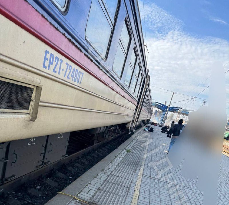 כטב"מ מונע רקטי פגע בתחנת הרכבת ופגע ברציף שנכבש על ידי רכבת מס' 866, שנסעה מדניפרו לזפוריז'יה.