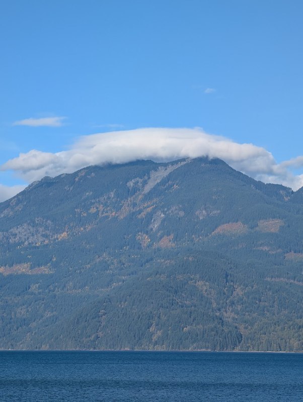 太冷了，於是來 Harrison Hot Springs 泡個湯