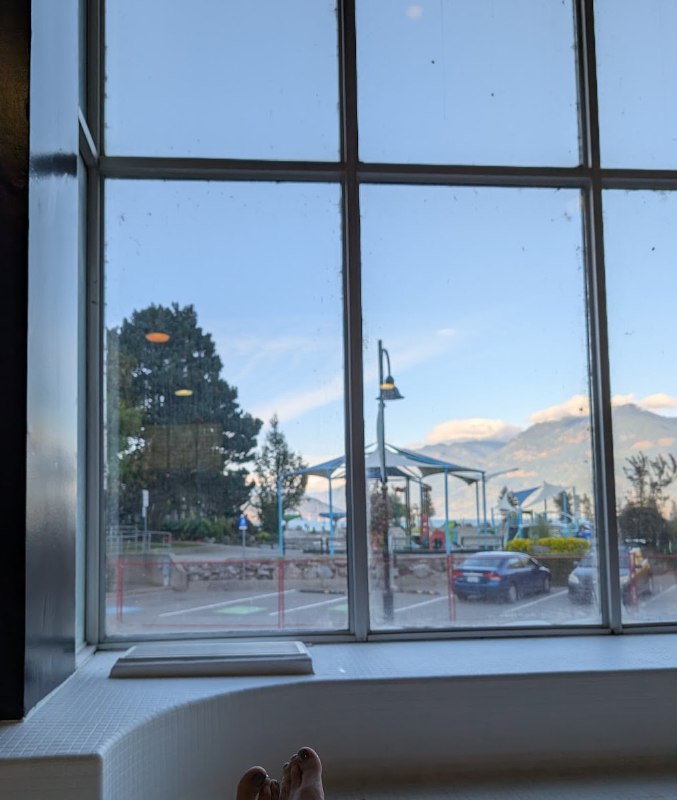 太冷了，於是來 Harrison Hot Springs 泡個湯