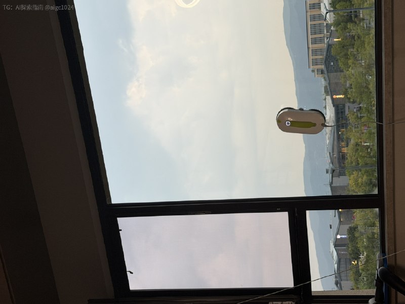 擦窗机器人太好玩了！！！除了声音有点大，没有缺点，这才是科技改变生活@aigc1024