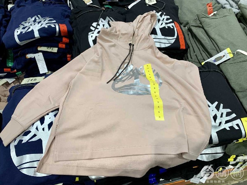 Costco目擊新款 TIMBERLAND女連帽上衣，有粉、深藍、黑三種顏色，價格也不貴
