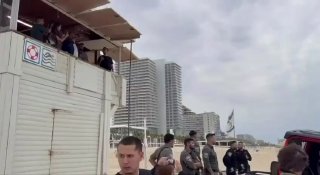 בן-גביר יוצא לחוף הים, קורא לישראלים השוחים להגיע לקלפיות ולהצביע.
