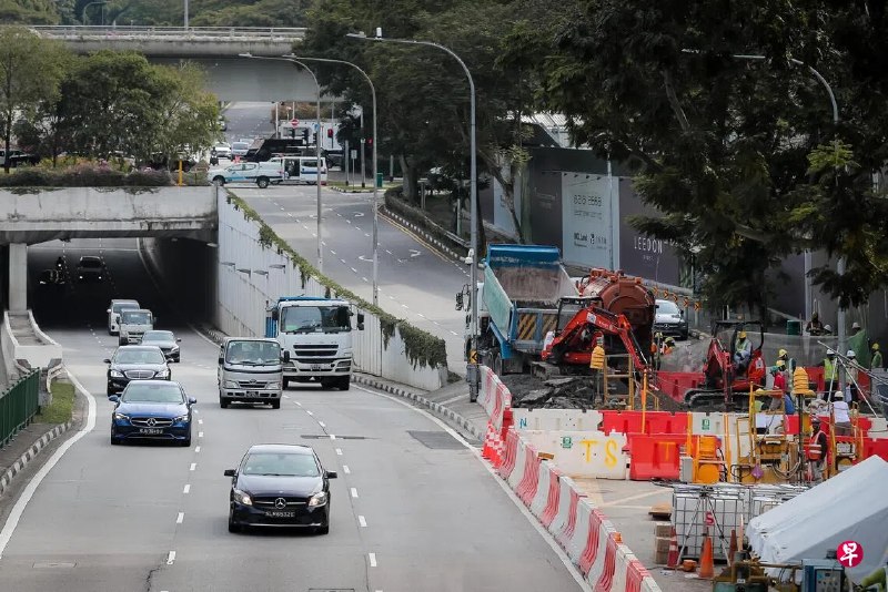 花拉路2022年路面塌陷出现大坑，涉案建筑商在隧道工程中，违反结构工程施工许可的多项规定造成事故，被判罚款8万4000元。
