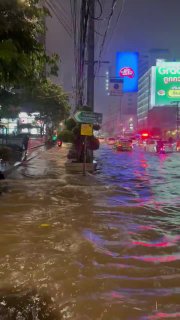 Massive flooding in Khlong Chan, Bang Kapi, Bangkok, Thailand 🇹🇭