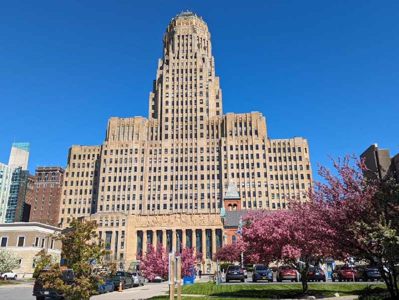 Buffalo 的 City Hall 放在 NYC 也不過分，1901 年辦泛美博覽會時 Buffalo 還是全美第八大城市，如今大白天 downtown 都沒兩個人，氣氛屬實詭異