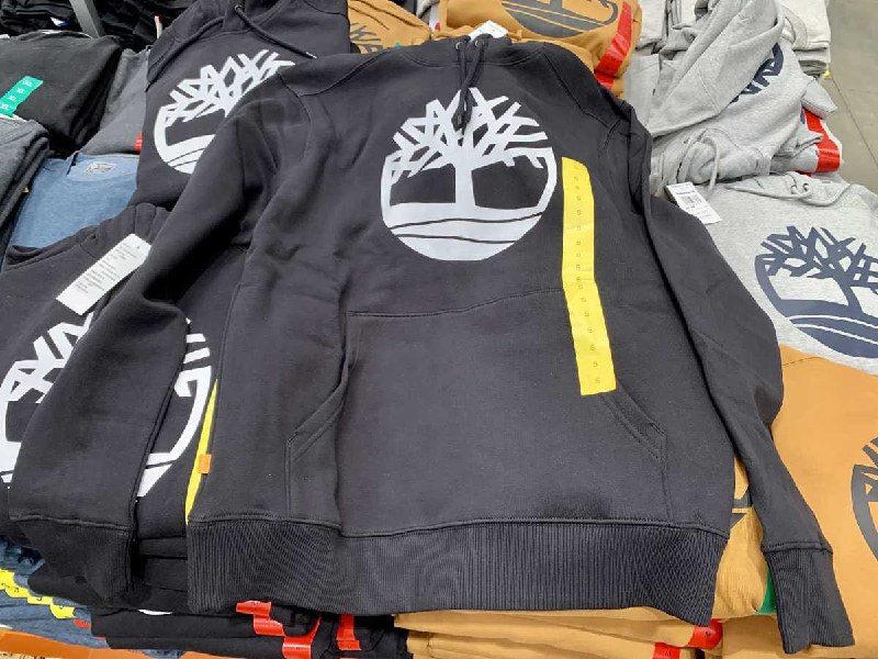 Costco出現好看的TIMBERLAND男長袖帽T，有黑 灰和 駝色，亞洲尺寸:S~XL，滿好搭