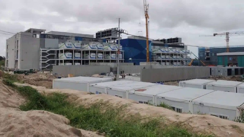 曼谷大事件：日薪2200泰铢 8月19日 泰国警方在曼谷惠恭王区一处建筑工地 逮配图