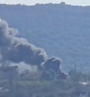🇮🇱🇱🇧 — The Israeli occupation forces deliberately set fire to an irrigation pump engine in Mansoori, southern Lebanon.