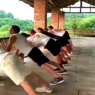 东南亚华人大事件：# 七夕防骗指南 别让爱情甜了 钱包哭了 兄弟们 七夕可以谈恋爱 但配图