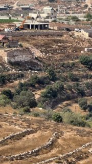 וידאו | כוחות ישראל הישראליים מתחילים להרוס תשתיות פלסטיניות בבני נעים, מזרחית לחברון בגדה המערבית .