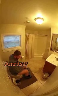 这绝对是你上厕所时最不想碰到的事