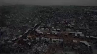 שלוש שנים של מלחמה. מה נשאר מעזה? נוף של חורבן. מיליוני חיים נדחפים לחלל הולך ומצטמצם. 82% מהמבנים נהרסו.