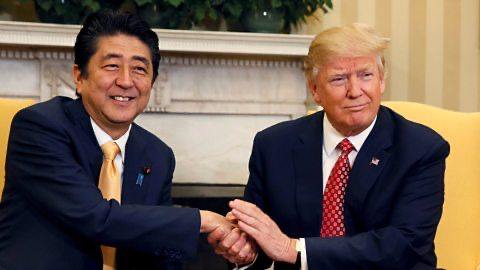 美日关系或将恶化！两国前领导人会晤最后时刻被取消据本台记者获悉，7 月 14 日，美国前总统、总统候选人唐纳德·特朗普取消了与日本前首相安倍晋三的会晤