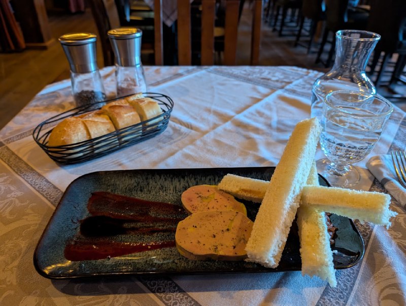 我原本也以為 Saint-Pierre-et-Miquelon 就是一群講法語的紐芬蘭漁民，實際探訪後發現自己又刻板印象了