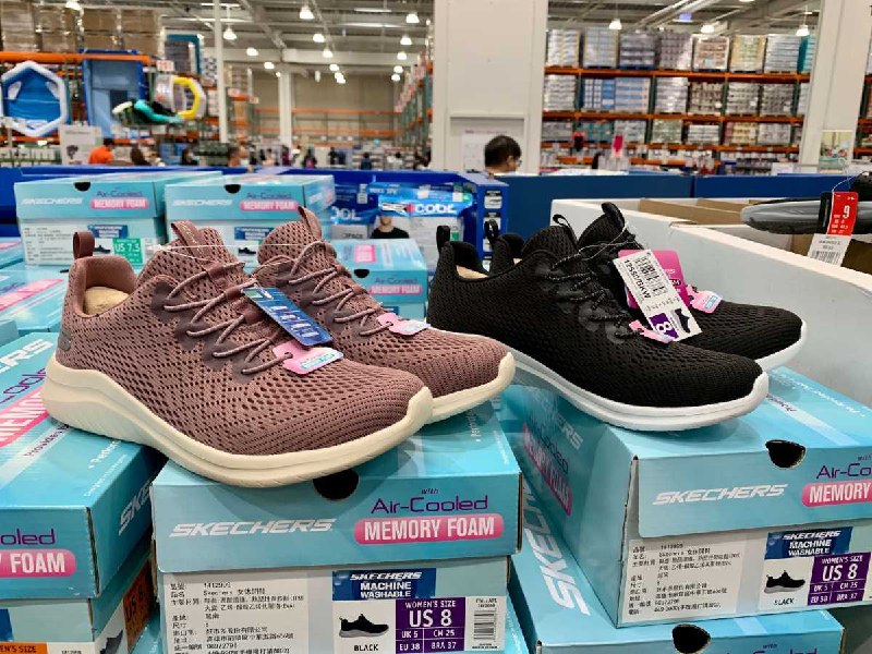 SKECHERS的鞋子鞋底做的真的滿好穿的，Costco新上架這款女鞋價格真的很親民，千元有找~