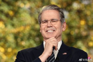 贝森特：英伟达高端晶片未来或可对华出售美国财长贝森特暗示，美国最终可能允许向中国公司销售英伟达生产的高端计算机晶片。他并透露美国总统特朗普与中国国家主席习近平明年可能举行更多会晤。