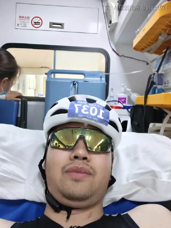 昨天和我的联创 Kris 录了一期特别的播客，Kris 刚刚经历了一次严重的骨折，三个月后终于回到了办公室